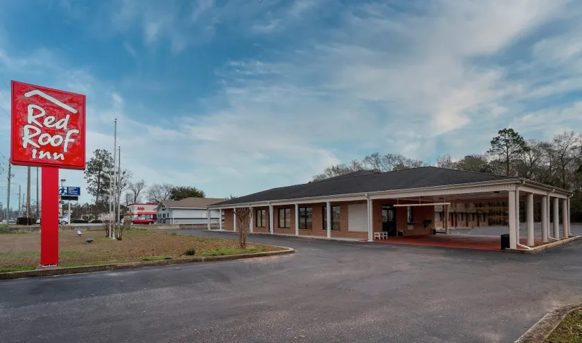 Red Roof Inn Bay Minette - Image 1