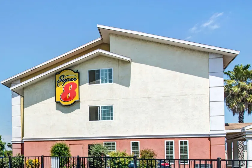 Super 8 by Wyndham Sacramento/Florin Rd - Image 1