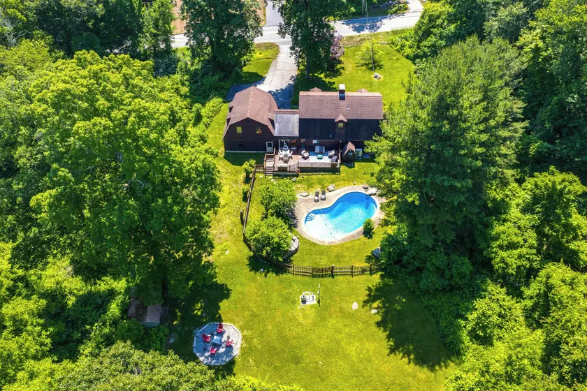 Spacious East Haddam Retreat w/ Private Pool! - Innenbereich