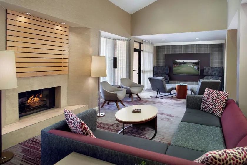 Courtyard by Marriott Fayetteville - Image 1