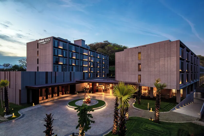 Crowne Plaza Labuan Bajo by IHG - Image 1