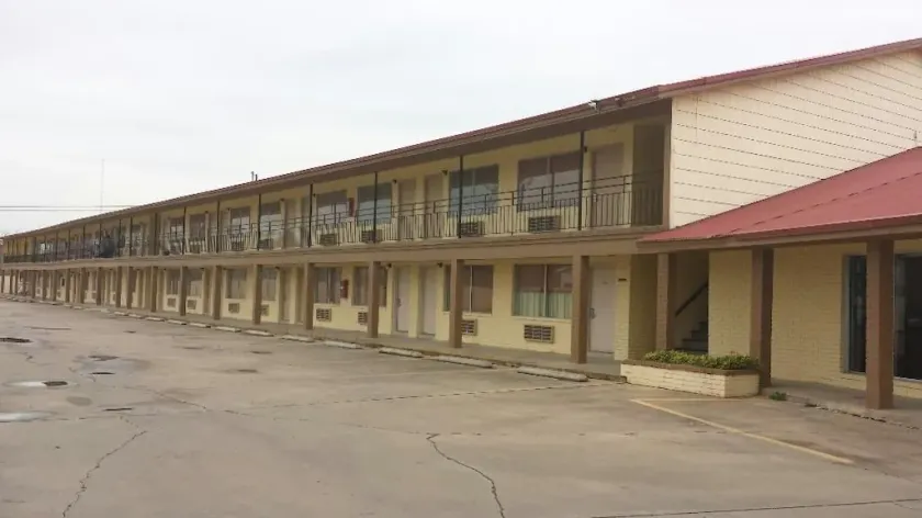 Express Inn Bay City - Image 1