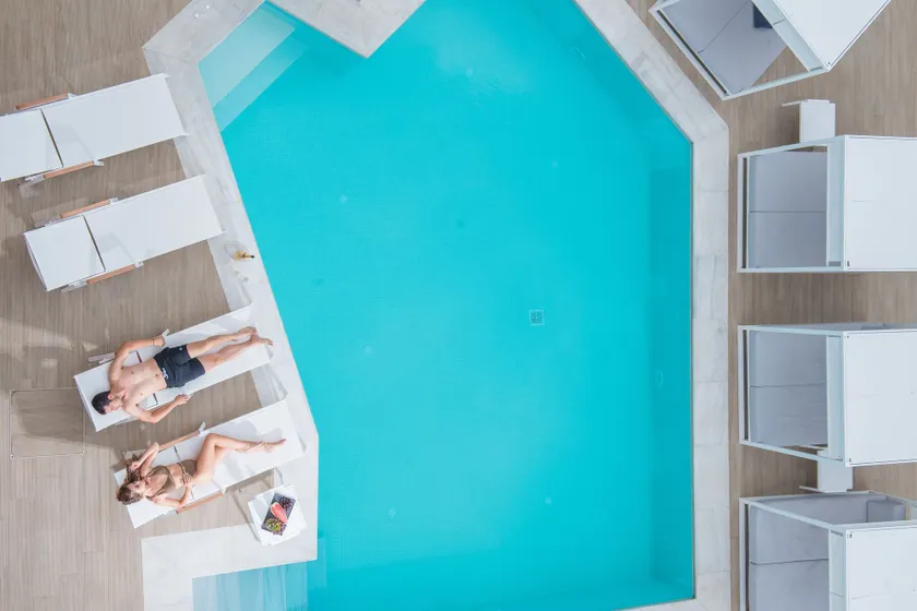 Mari Kristin Beach Hotel - Image 1