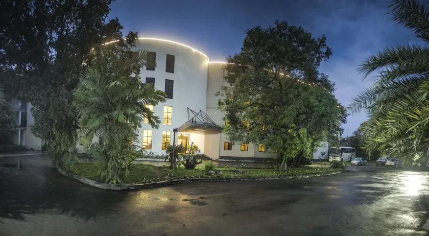 Central Palms Hotel - Image 1