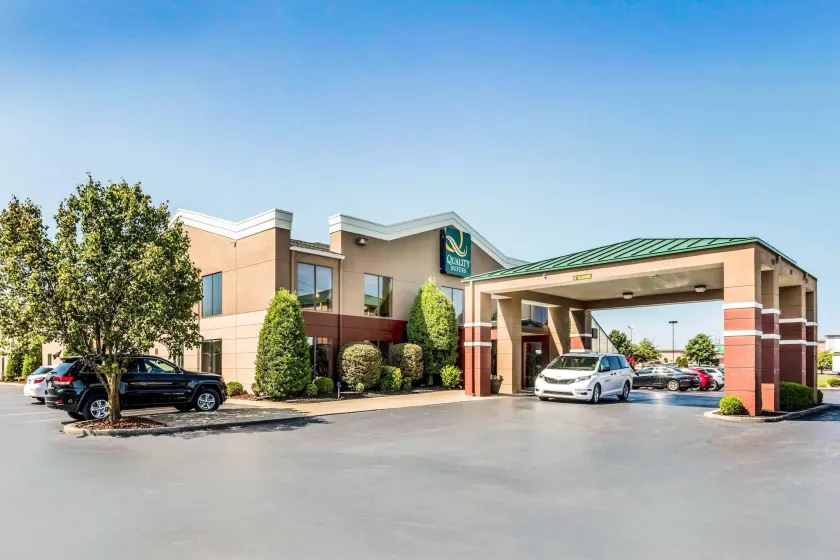 Quality Suites Paducah I-24 - Image 1
