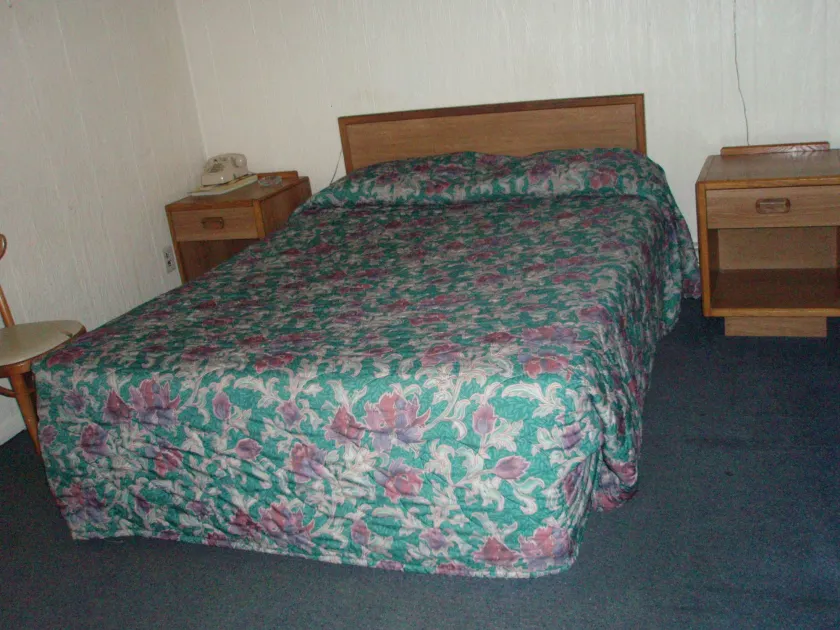 Rosemount Motel - Image 1