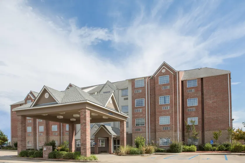 Microtel Inn & Suites by Wyndham Hattiesburg - Image 1