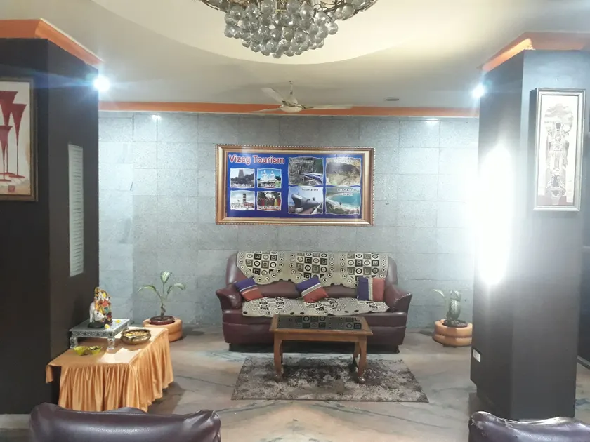 Hotel Manikanta Residency - Image 1