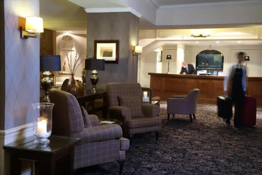 Golden Lion Hotel - Hall