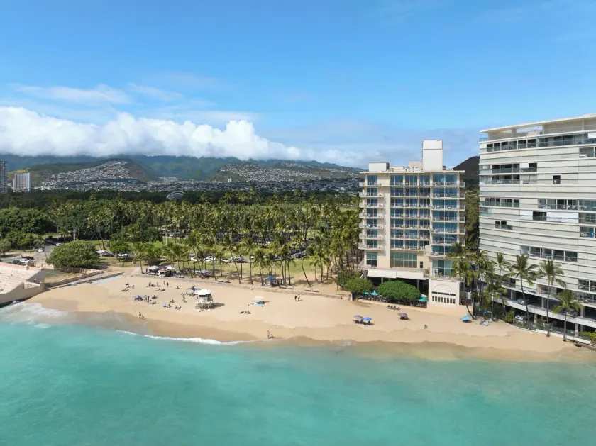 Kaimana Beach Hotel - Image 1