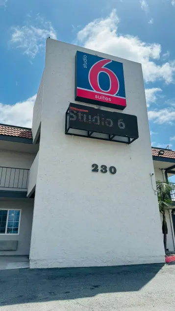 Studio 6 Suites San Ysidro CA San Diego South Bay - Image 1