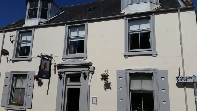 Blue Peter Hotel - Image 1