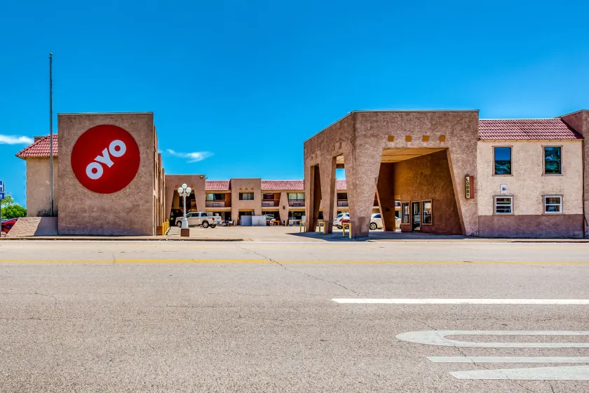 OYO Hotel Groesbeck - Image 1