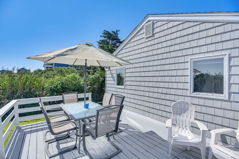 Quaint Coastal Cottage With Patio! - Image 1