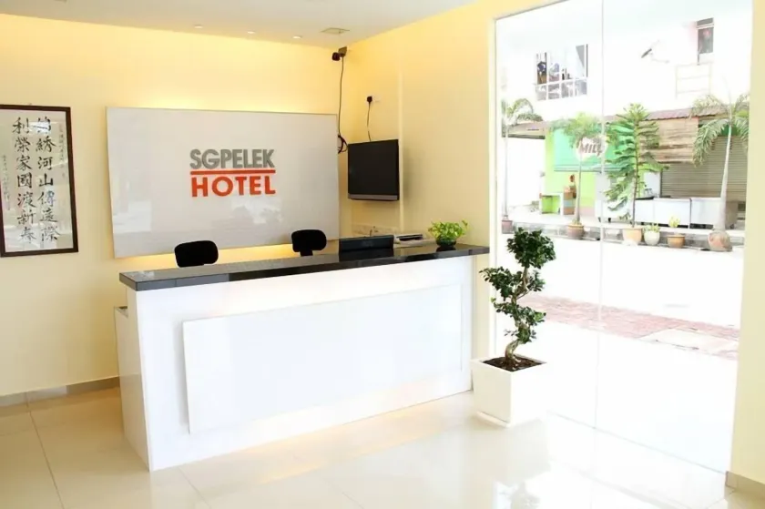 Sg Pelek Hotel - Image 1