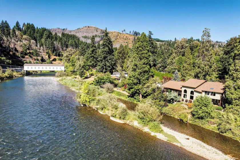 On Mckenzie River! Home w/ Scenic Sunroom - Image 1