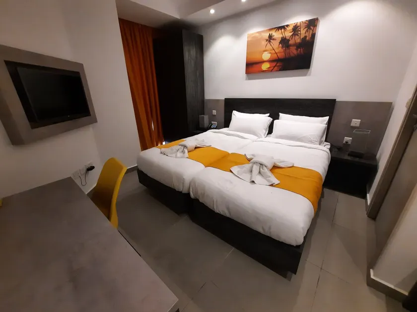Hotel Shoreline - Image 1