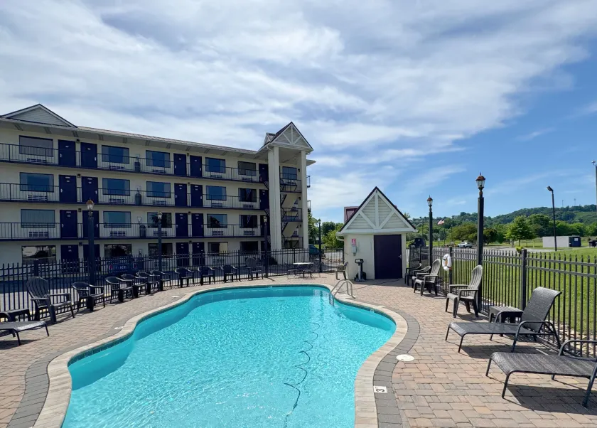 Landmark Inn On The River Sevierville - Image 1