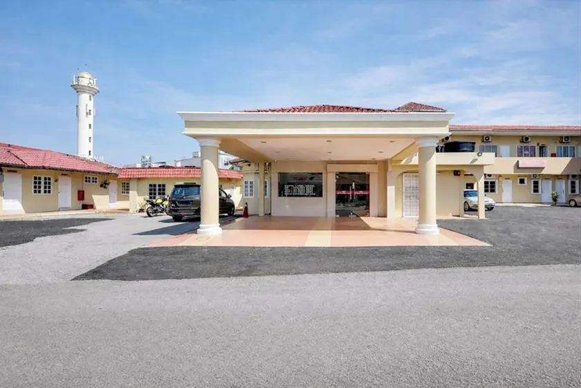 Bangi Lanai Hotel - Image 1