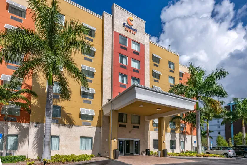 Comfort Suites Fort Lauderdale Airport South & Cruise Port - Image 1