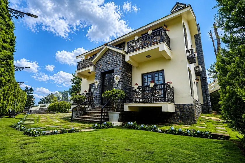 Lynton Resorts - Image 1