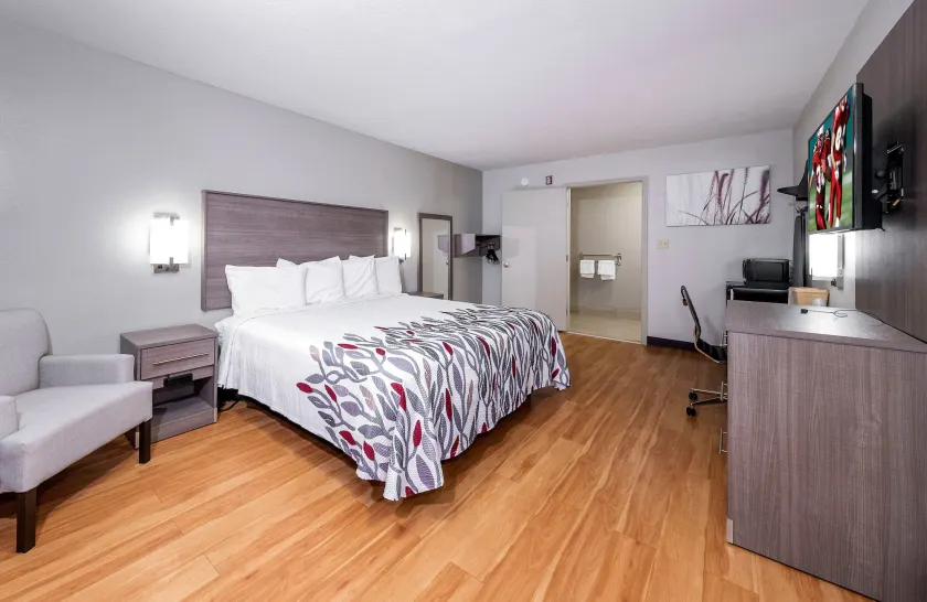 Red Roof Inn Bay Minette - Image 1