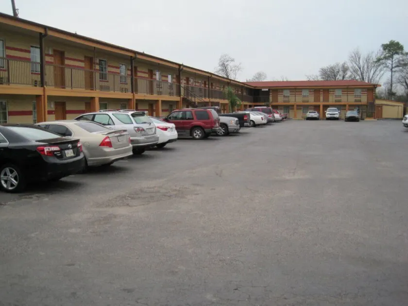 BESTWAY INN - Image 1