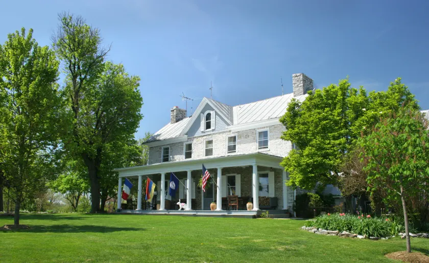 L'Auberge Provencale Inn & Restaurant - Image 1