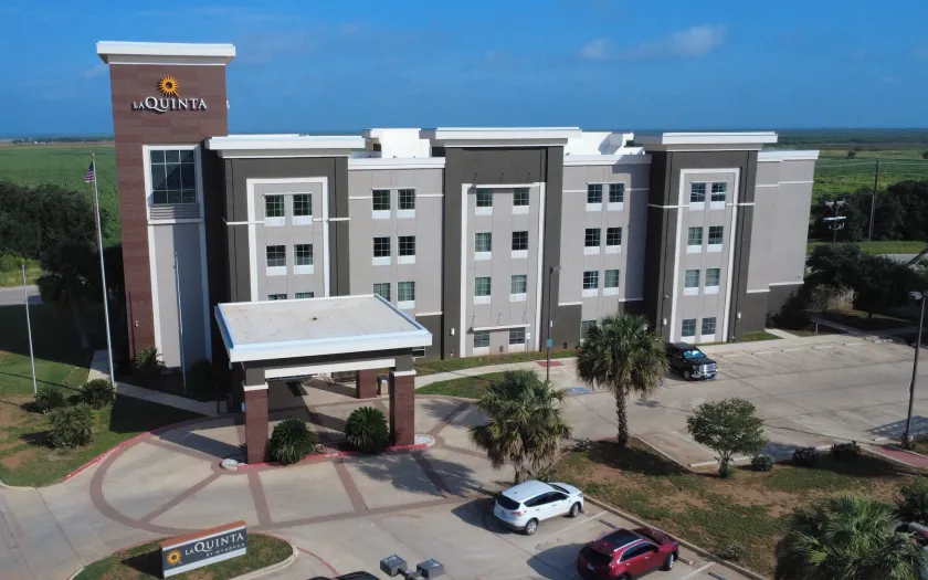 La Quinta by Wyndham Pearsall - Image 1