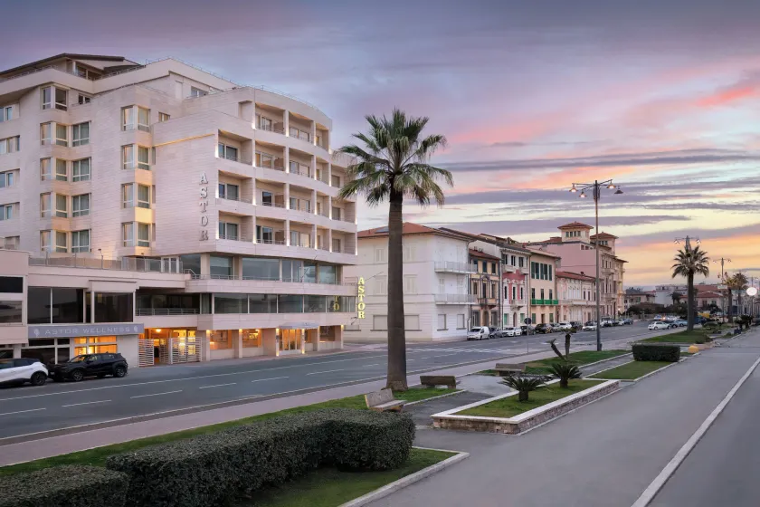 Hotel Sina Astor - Image 1