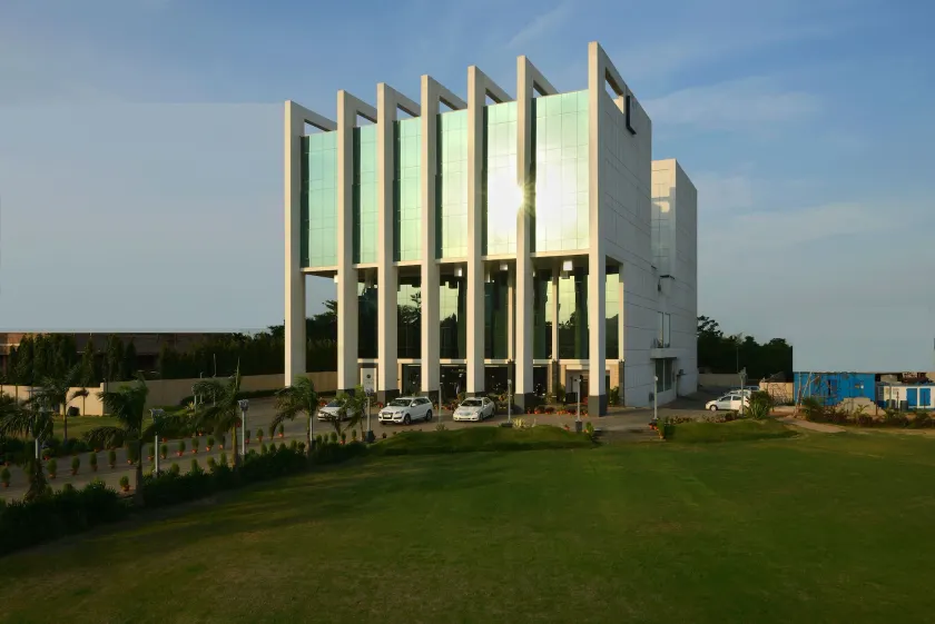 Hotel Sandy's Tower - Image 1