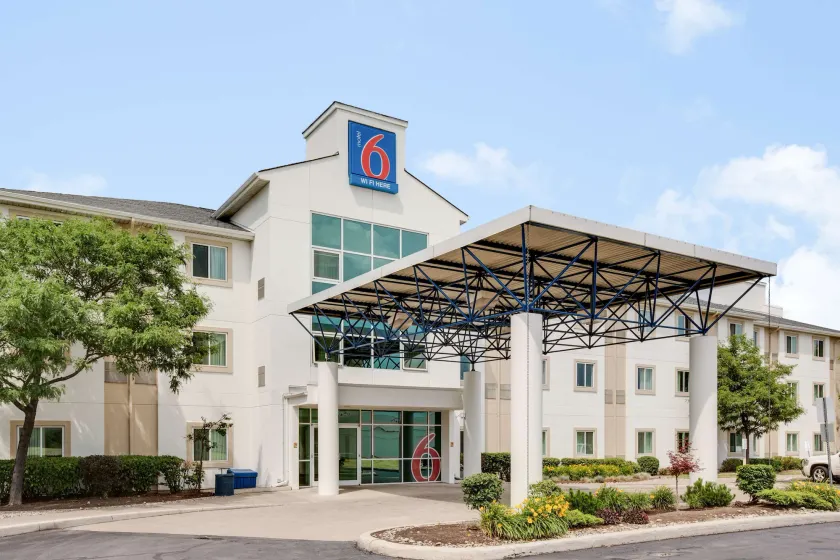 Motel 6 Brampton, ON - Toronto - Image 1