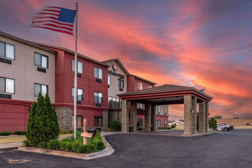 Best Western Plus Chelsea Hotel - Image 1