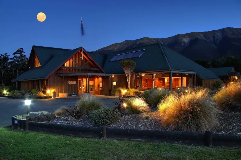 Alpine Lodge - Image 1