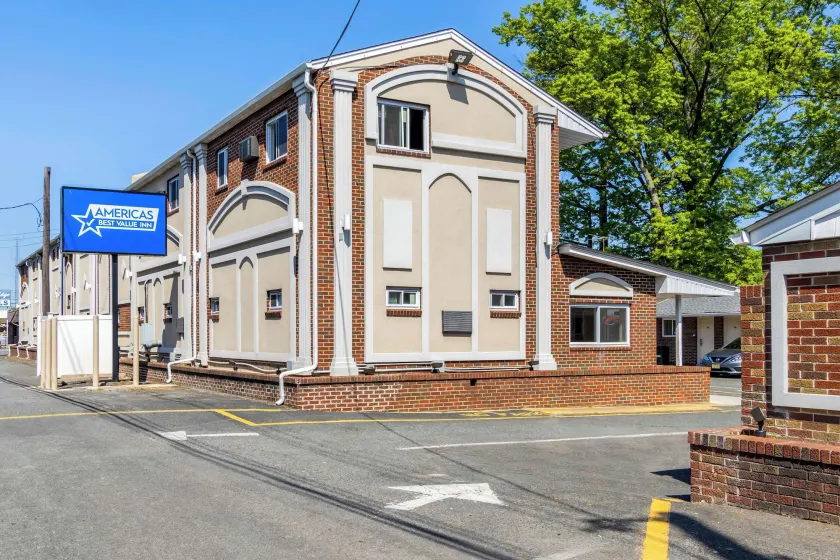 Americas Best Value Inn Avenel Woodbridge - Image 1