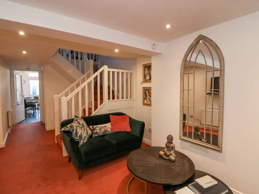 83 Upper John Street - Image 1