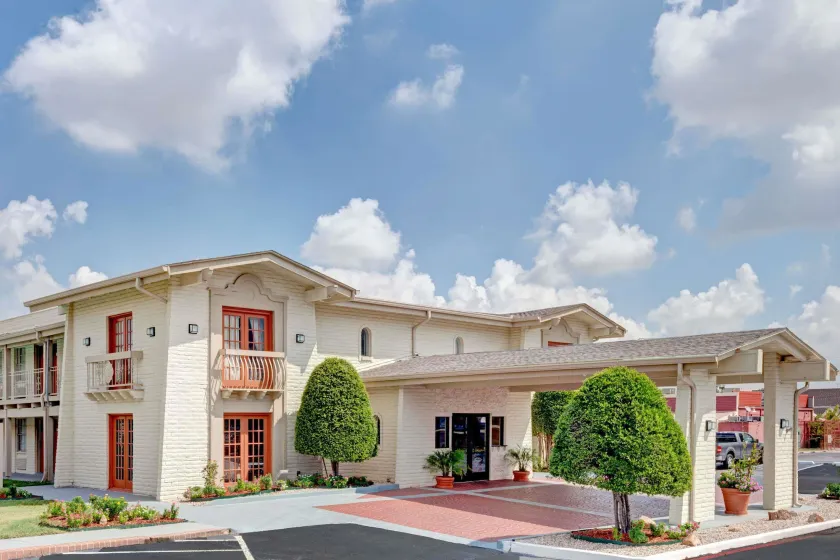 Travelodge by Wyndham North Richland Hills/Dallas/Ft Worth - Image 1