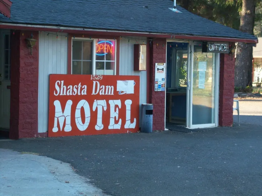 Shasta Dam Motel - Image 1
