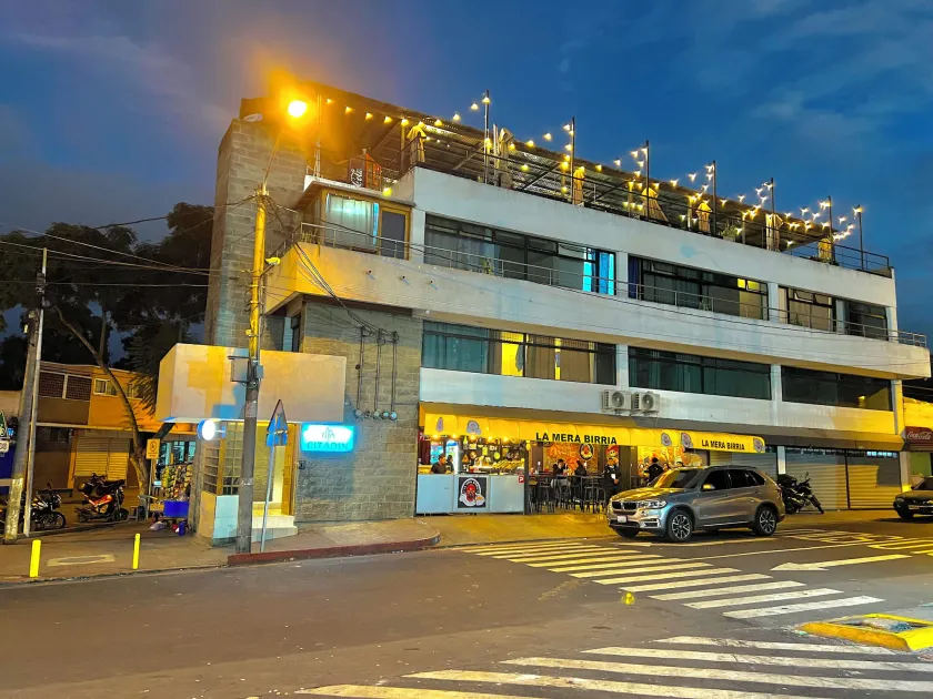 Hotel Citadin Zona 4 - Image 1