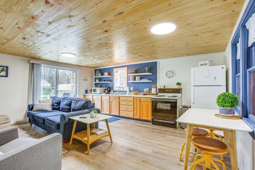 Cozy Wellston Cabin - Walk to Crystal Lake! - Image 1