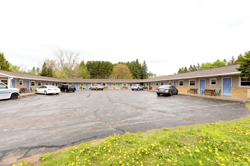 The Edgewood Motel - Image 1