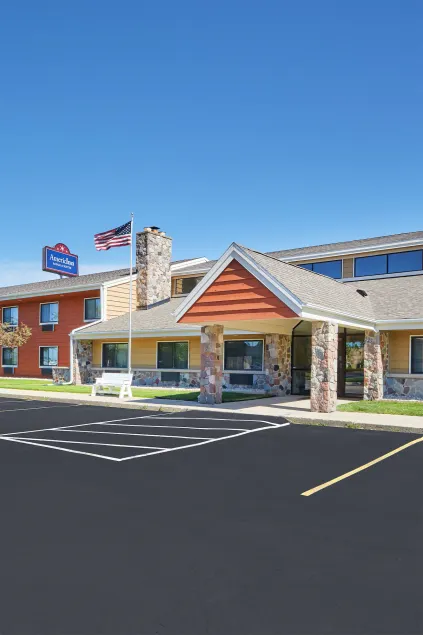 AmericInn by Wyndham Elkhorn Near Lake Geneva - Image 1