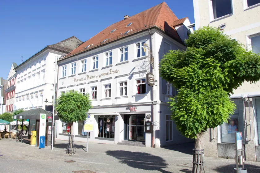 Hotel Goldene Traube - Image 1