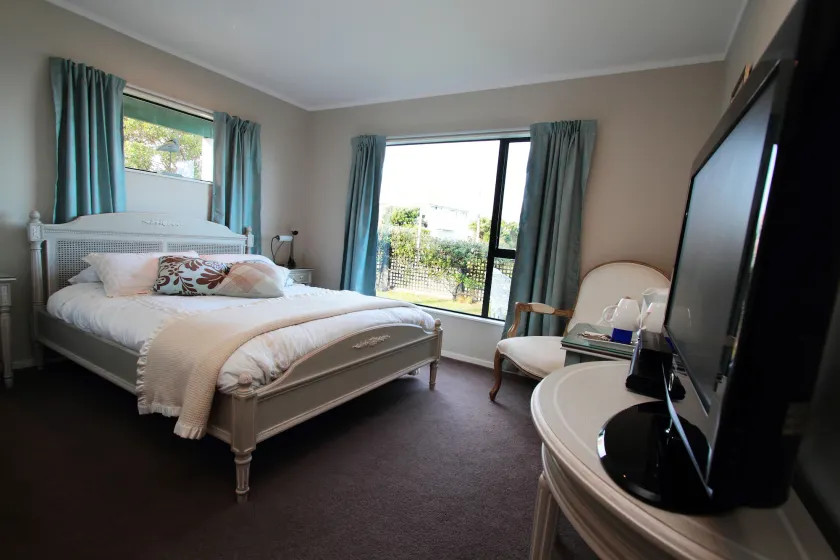 Pacific View Bed and Breakfast - Image 1