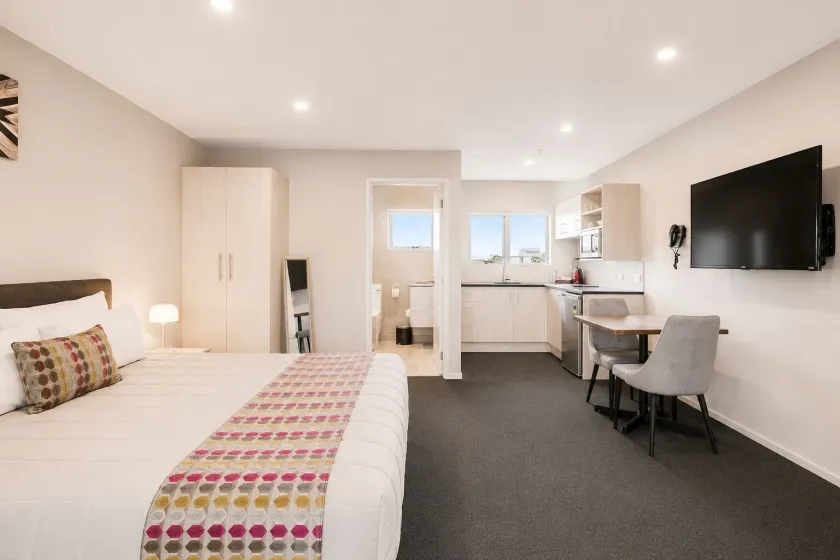Ellerslie Palms Motel - Image 1