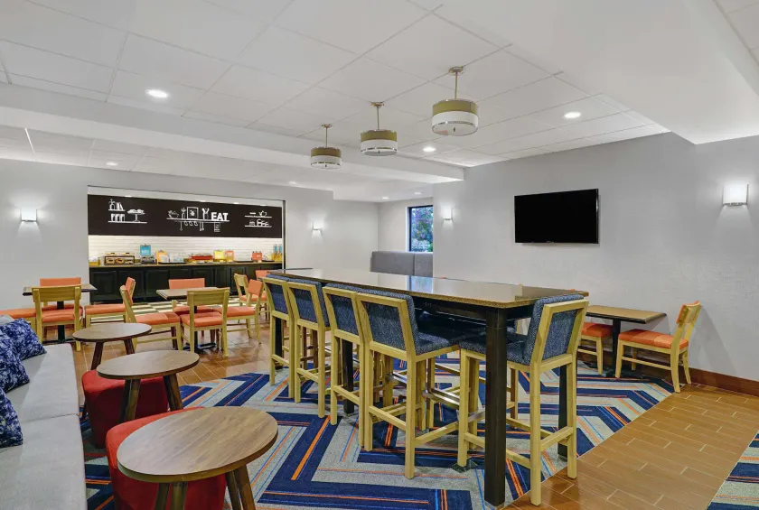 Hampton Inn Utica - Hall
