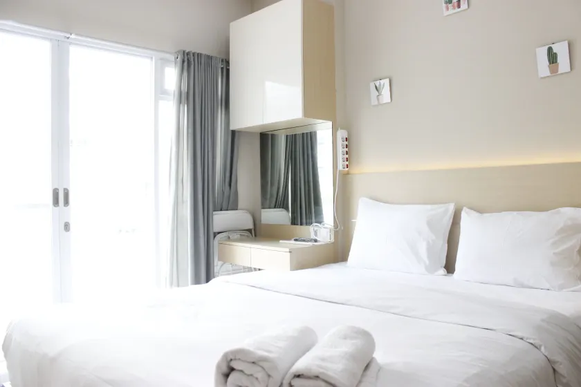 Homey Studio Gateway Pasteur Apartment near Exit Toll By Travelio - Image 1