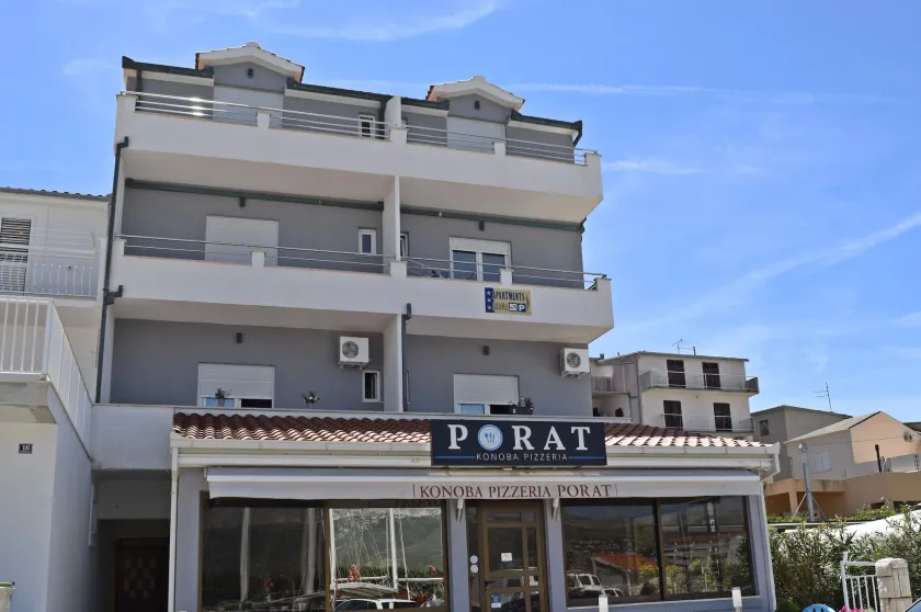 Rooms and Apartments Porat - Image 1