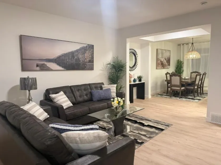 Modern Haven Retreat 3BR 2 and Half Bath 12min to WEM 10min to Big Lake and Lois Hole Park - Image 1