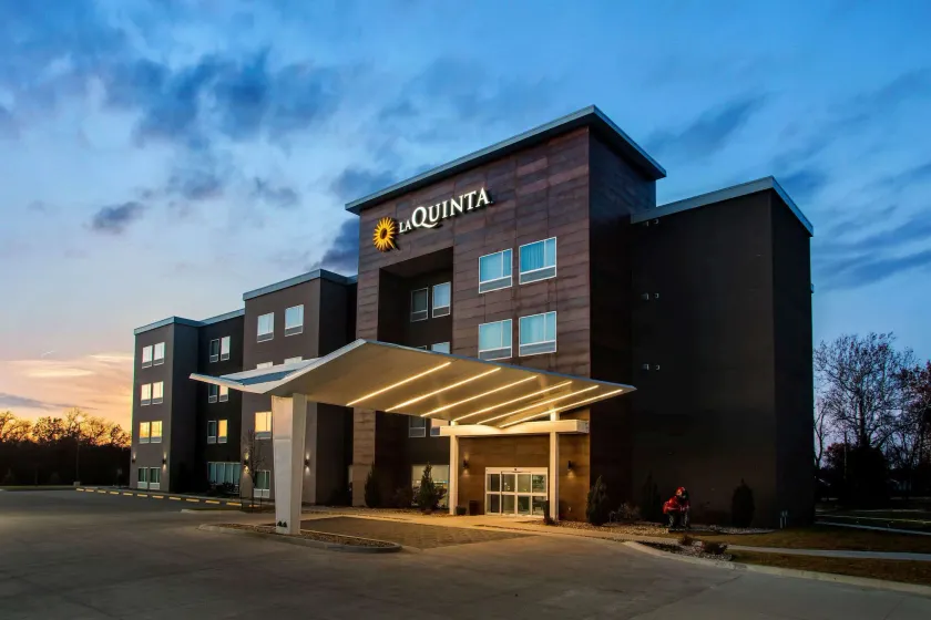 La Quinta by Wyndham Pittsburg - Image 1